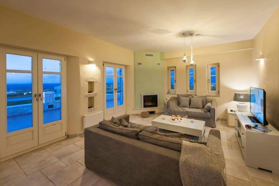 Villa Ninemia Mjf Naousa (Paros)